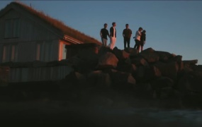 Kygo, Sandro Cavazza - Hold On Me(MKV-184M)