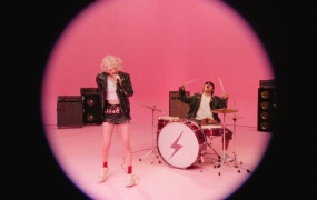 ROSÉ, Bruno Mars - APT.(MKV-359M)