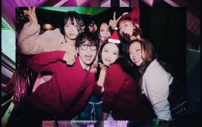 CHUNG HA 金请夏 - There Goes Santa Claus!(MKV-330M)