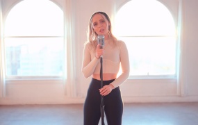 Madilyn Bailey - Love In The Dark (Cover)(MKV-208M)
