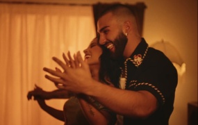 Becky G, Manuel Turizo - QUE HACES(MKV-300M)