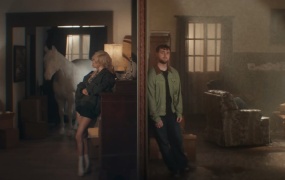 Alex Warren, ROSÉ - On My Mind(MKV-260M)