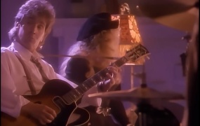 Fleetwood Mac - As Long As You Follow(WEB-64M)