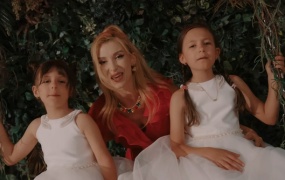 Andreea Balan, Ella & Clara - O lume minunata(MKV-271M)