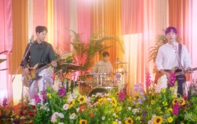 CNBLUE - ZOOM (BAND ver.)(MKV-440M)