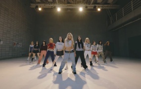 DAYOUNG - number one rockstar (Performance Video)(MKV-280M)
