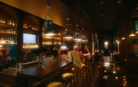 DIOR大颖 , Elliot Cox - John's Bar(MKV-213M)