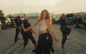 Dasha - Work On Me(MKV-390M)