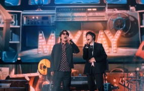 五月天, 萧煌奇 - 带你去逛街  (Official Stage Video)(MKV-517M)