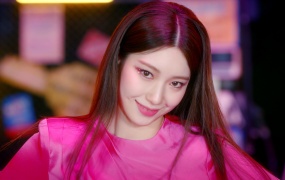 Rocket Punch - Ring Ring (Bugs-2160p-1.47G)