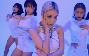 金请夏(Chung Ha) - Snapping (Performance Video) (Master-5K-2.1G)