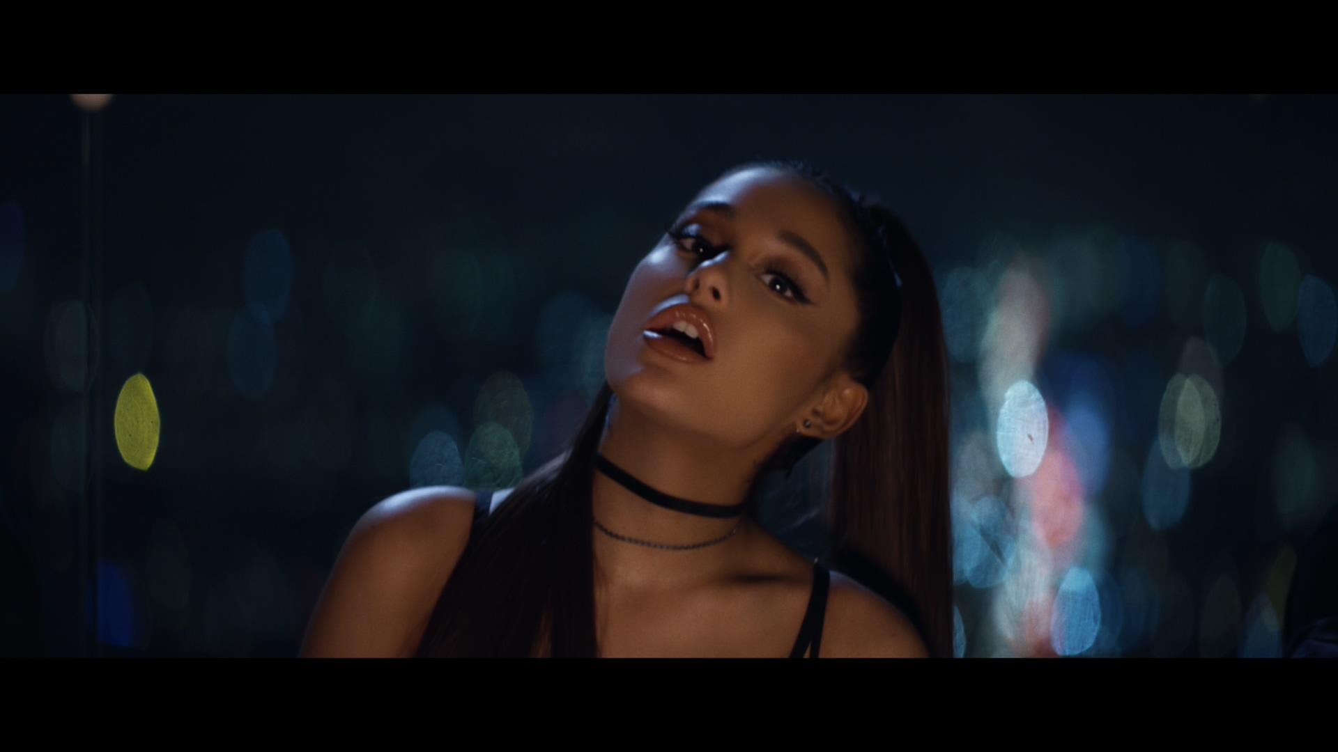 Ariana Grande - Break Up With Your Girlfriend, I’m Bored 2019.mov_20201007_124444.934