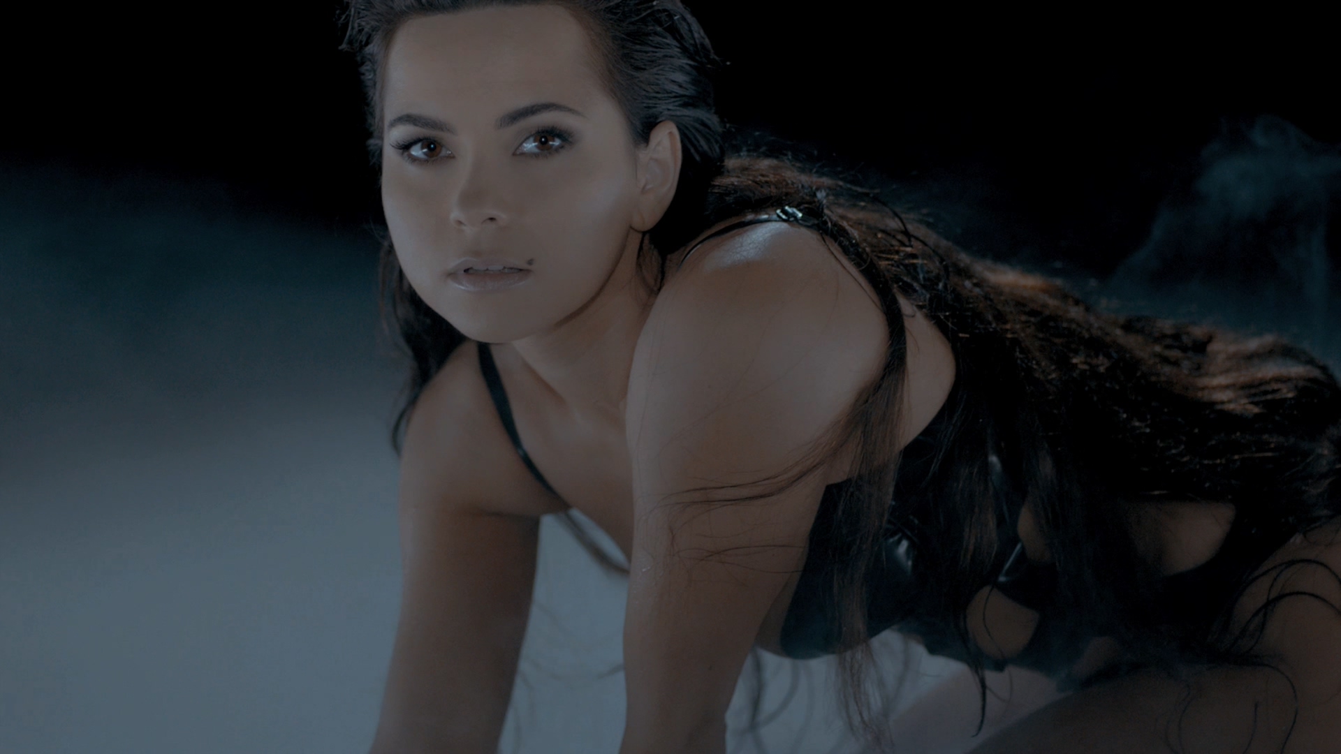 Inna feat. Marian Hill - Diggy Down.mov_20210504_113454.021